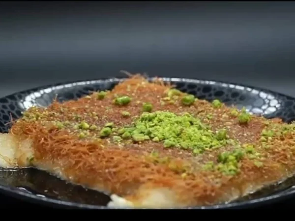 طبق كنافة خشنة شخصي